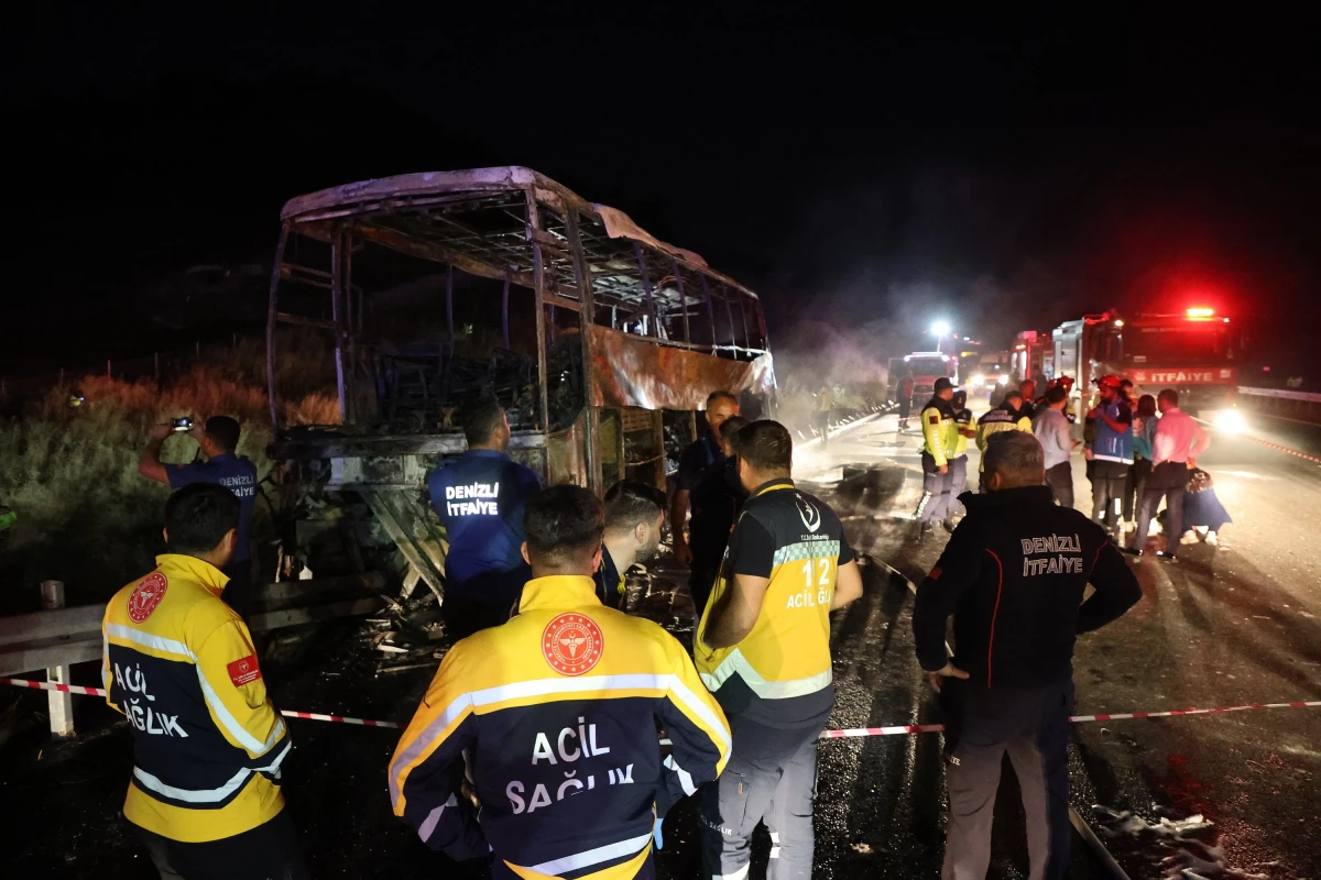Denizli'de yolcu otobüsü bariyerlere çarpıp yandı: 8 ölü, 33 yaralı