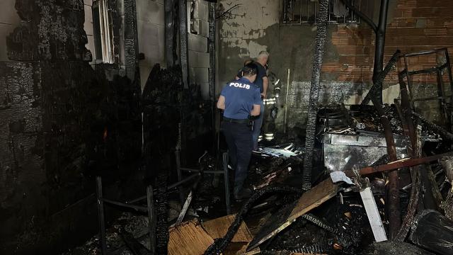 Depo yangını üç binaya sıçradı: Esenler'de korkutan anlar