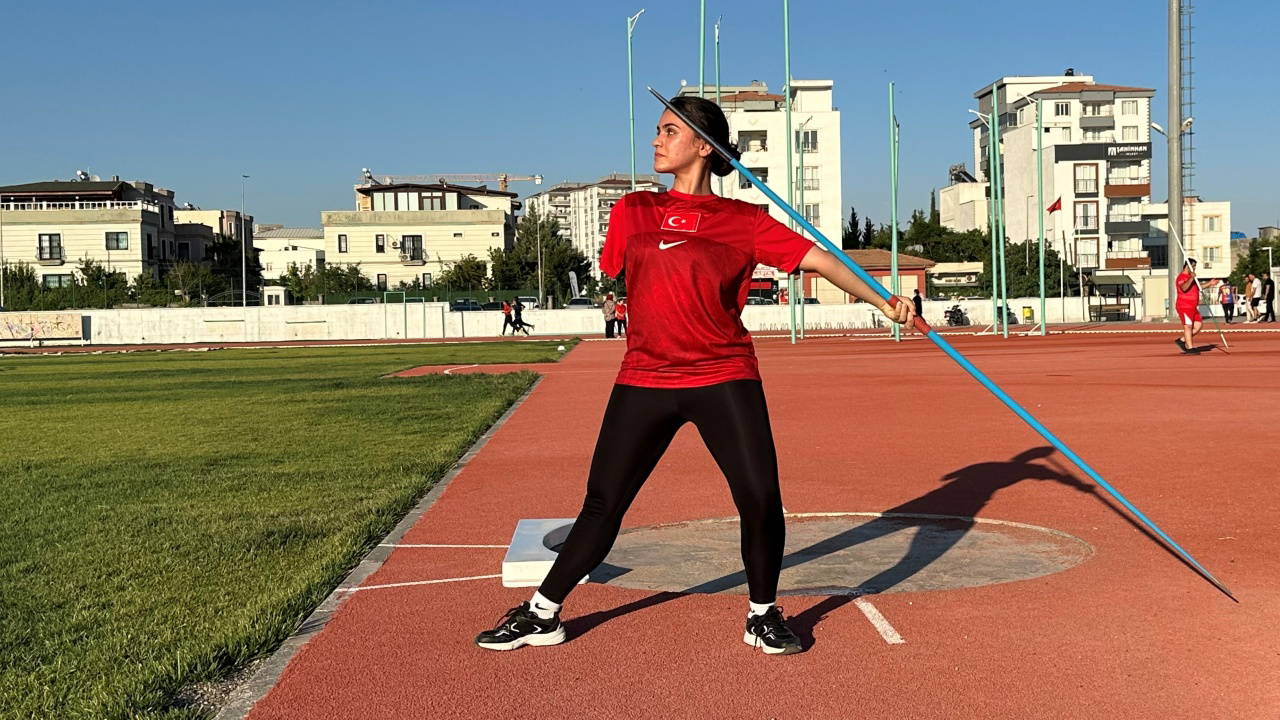 Depremde ailesini ve kolunu kaybeden Meryem Hanne Erbil Türkiye şampiyonu oldu