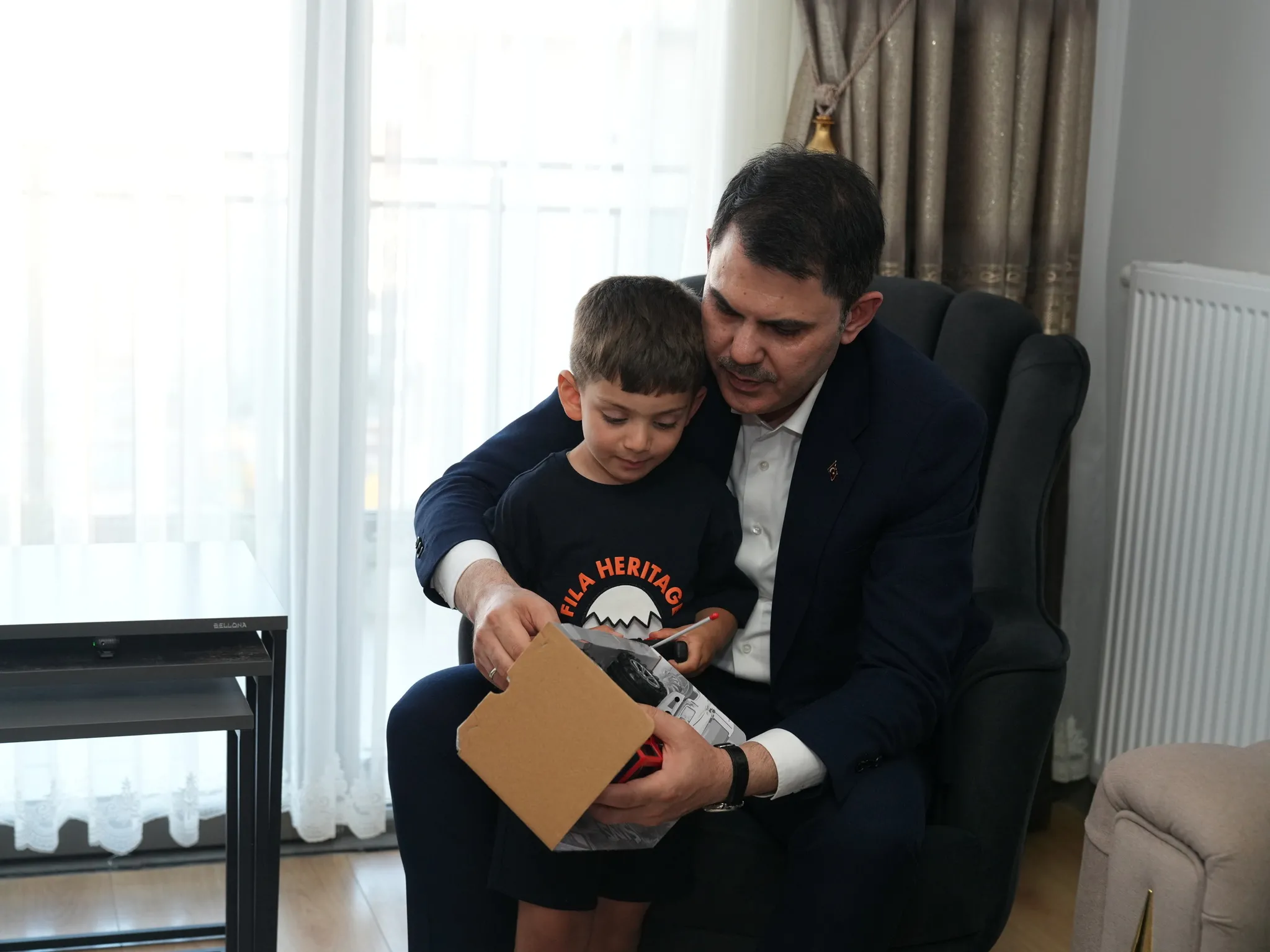 Depremin mucize bebek Yusuf Berk'e Bakan Kurum'dan ziyaret