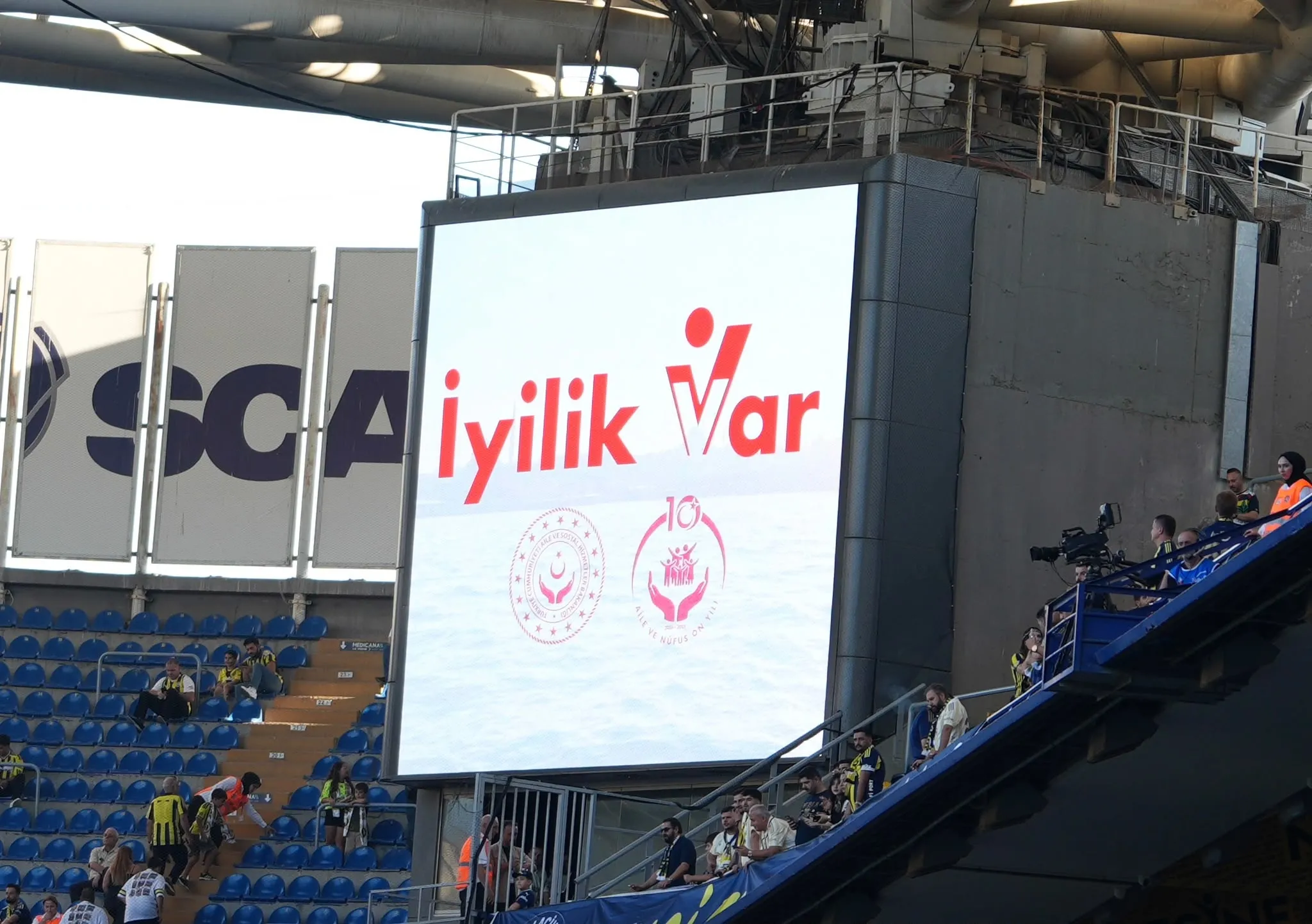 Derbide 'İyilik Var' Mesajı: Fenerbahçe-Beşiktaş Maçında Anlamlı Farkındalık