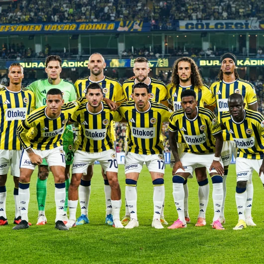 Derbide Şok An: Fenerbahçeli Futbolcu Kendi Taraftarını Çıldırttı