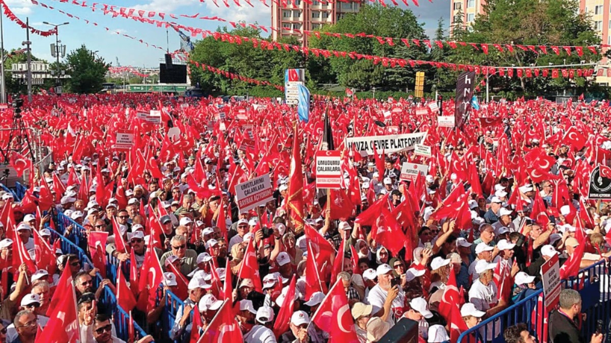 Dervişoğlu'ndan Balıkesir'de Bayrak Çağrısı