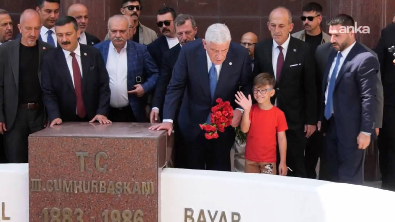 Dervişoğlu, Celal Bayar'ın Anıt Mezarını Ziyaret Etti