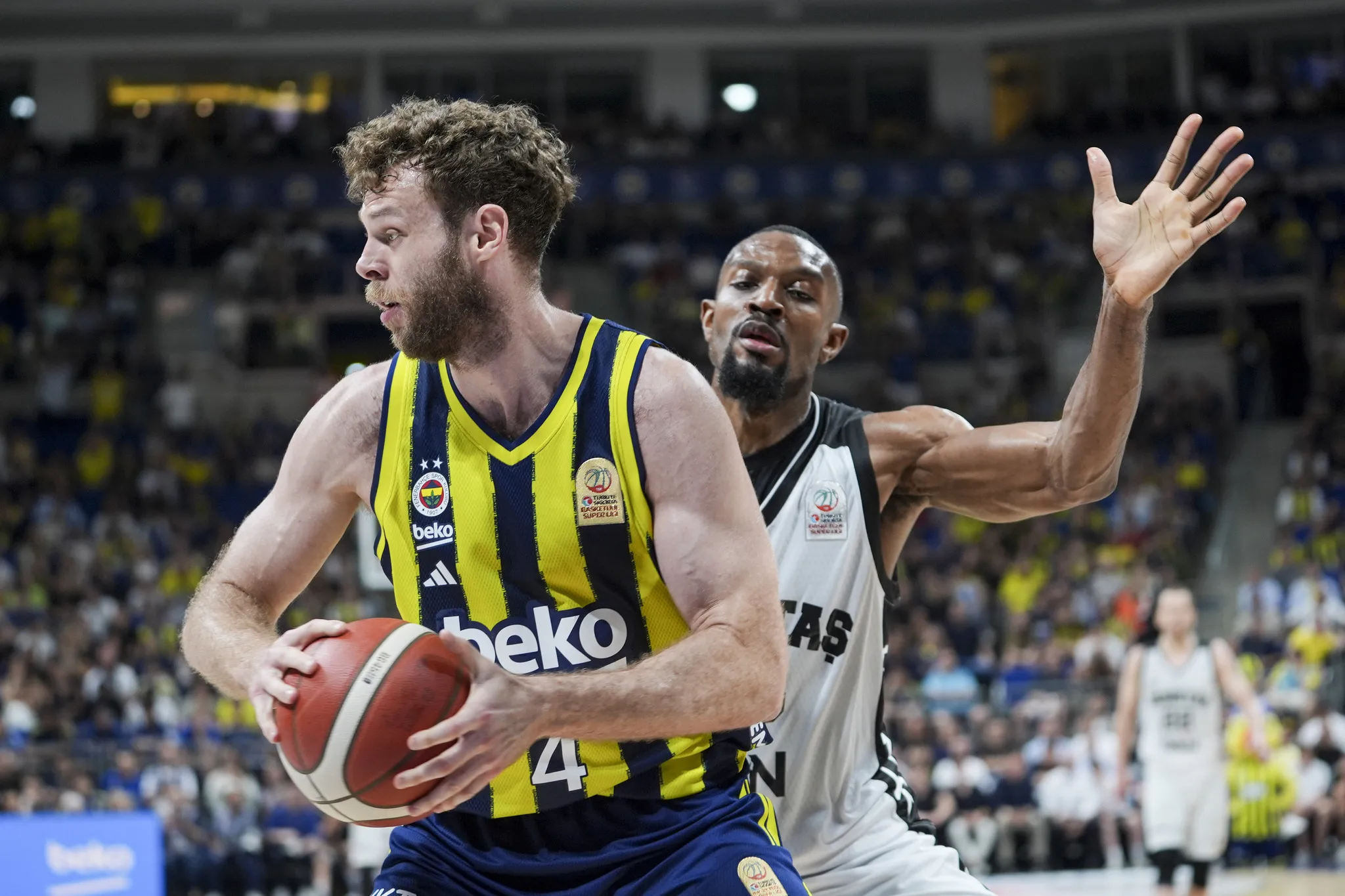 Dev finalde denge sağlandı! Fenerbahçe Beko seriyi eşitledi