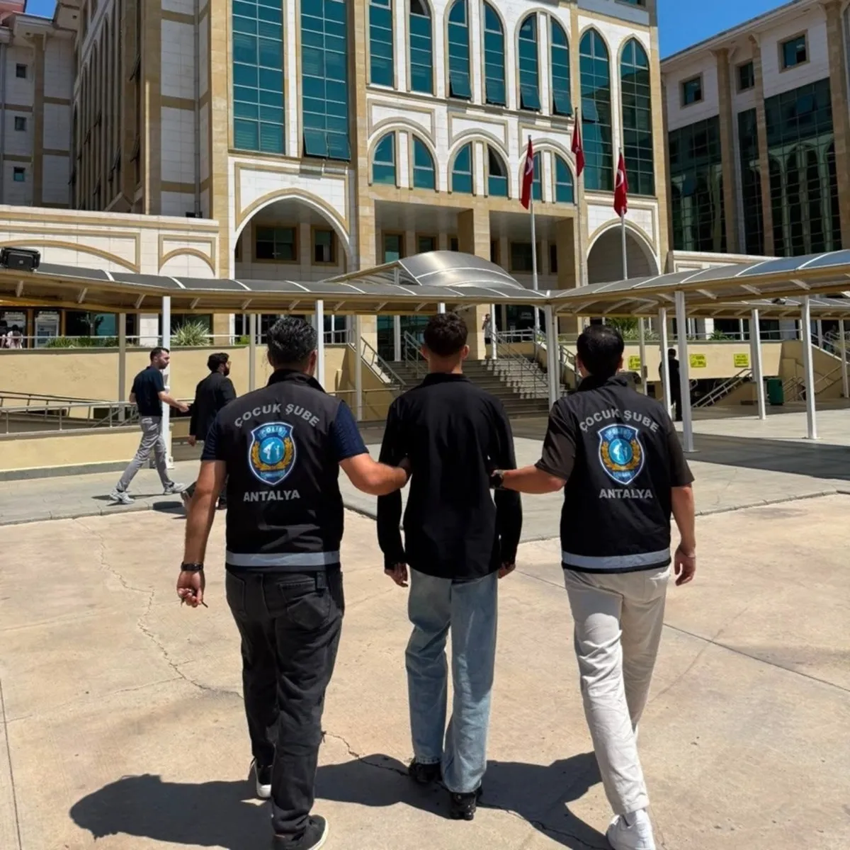 Devlete meydan okuyan sosyal medya provokatörü Antalya'da yakalandı
