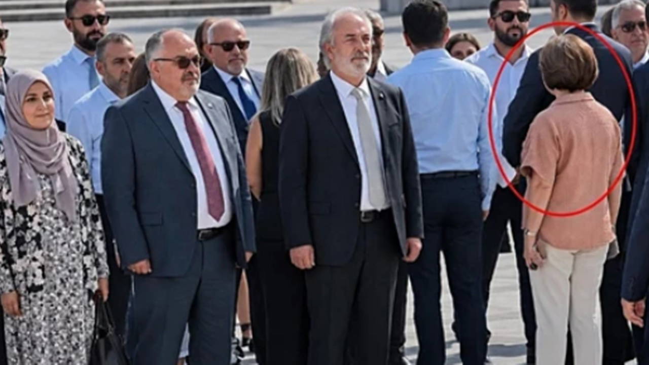 Didim Belediye Başkanı Protokole Sırtını Döndü