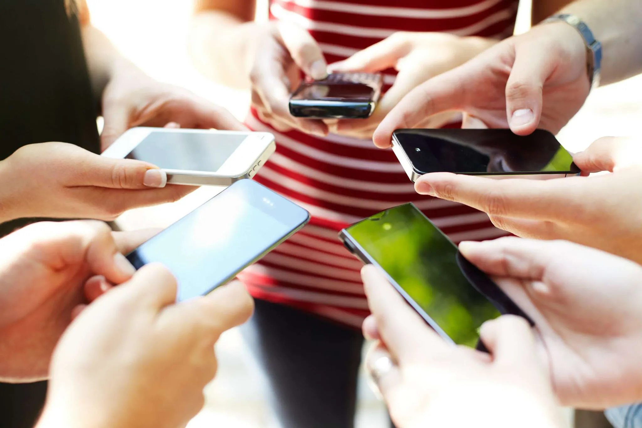 Dijital Dünyadan Sessiz Tahribat: Akıllı Telefon Ergenlerde IQ Puanını Düşürdü