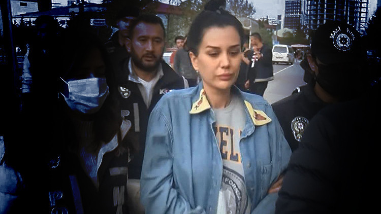 Dilan Polat 'Cumhurbaşkanına Hakaret'ten Adliyeye Sevk Edildi
