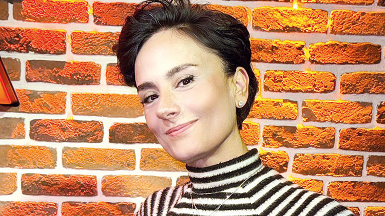 Dilek Kavraal: Doğum Günü Şarkılarının Gizli Kahramanı