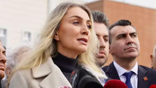 Dilek Kaya İmamoğlu'ndan Tutsaklık Açıklaması: 'Ekrem İmamoğlu'nu serbest bırakın