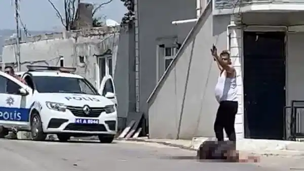Dilovası'nda korkunç cinayet: Eşini bıçaklayarak öldürdü, polise teslim oldu