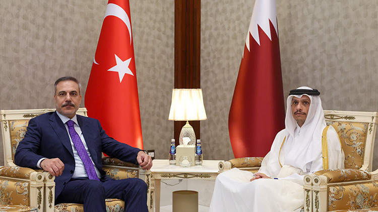 Dışişleri Bakanı Fidan, Katar Başbakanı Al Sani ile Doha'da Görüştü