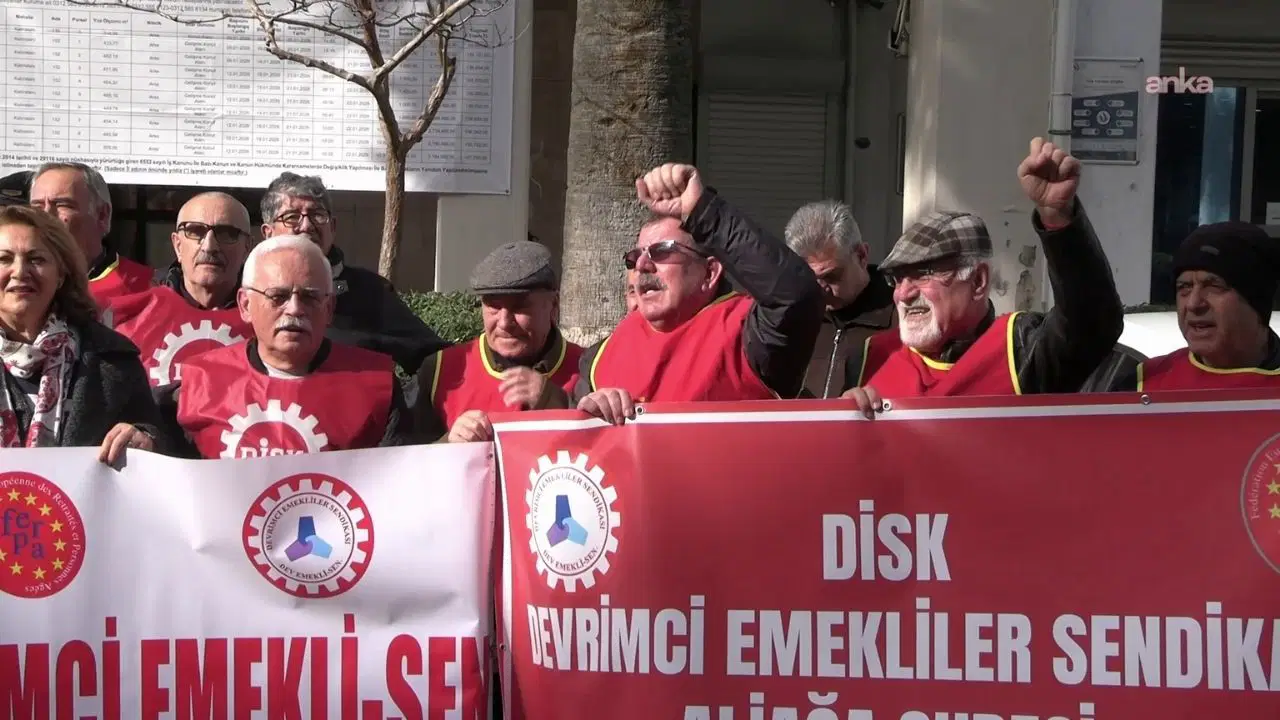 DİSK'ten AYM önünde yaşamını yitiren emekli için başsağlığı