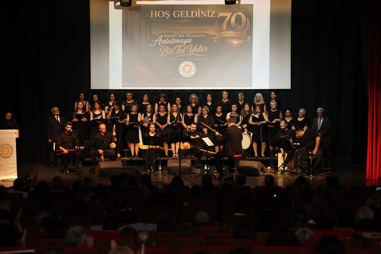 Divriğililerden Ankara'da türkü dolu gece: Bir tel yetti