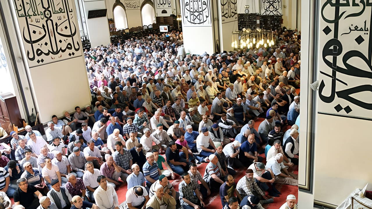 Diyanet'ten aile vurgulu cuma hutbesi: Çocuk sahibi olun, rızkı Allah verir