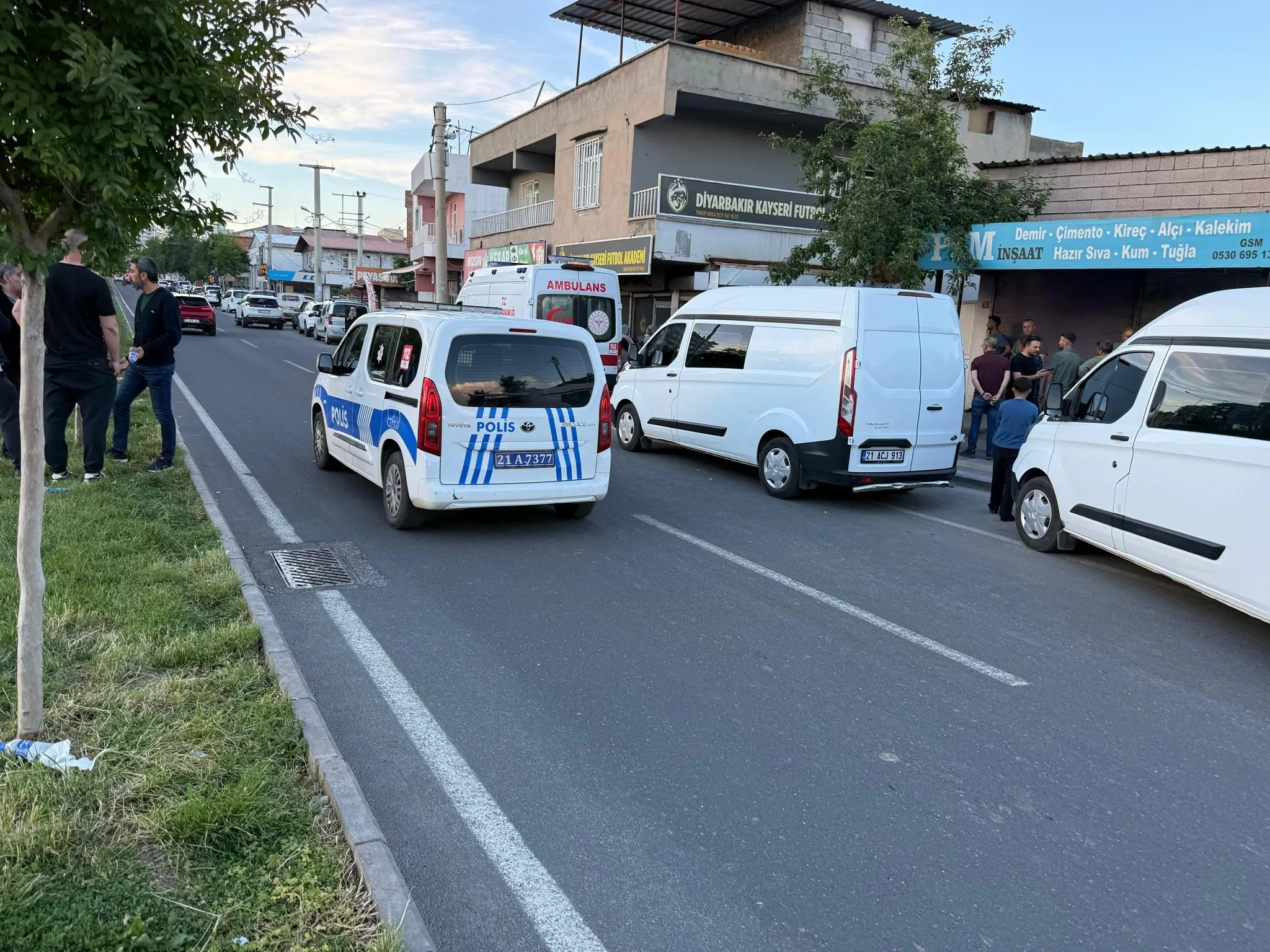 Diyarbakır'da ağaca asılı halde bir kişi ölü bulundu