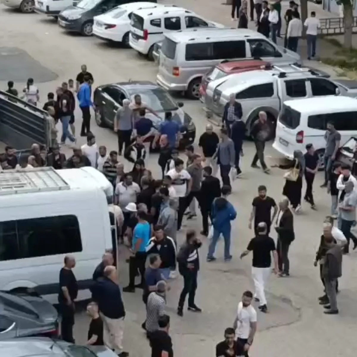 Diyarbakır'da aileler arası silahlı kavga: 1 ölü, 4 yaralı