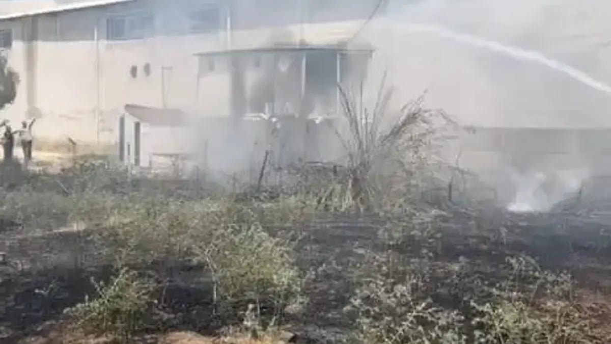 Diyarbakır'da anız yangını boş depoya sıçradı: Ekipler seferber oldu