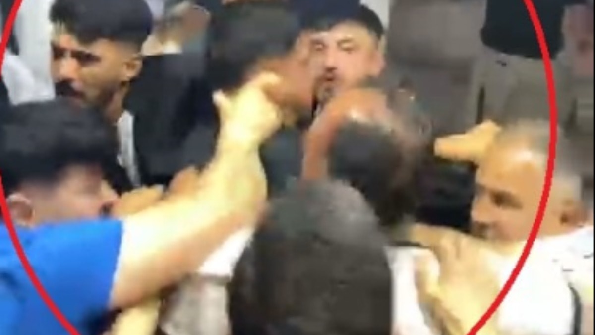Diyarbakır'da düğün ekibi polise saldırdı: 2 yaralı