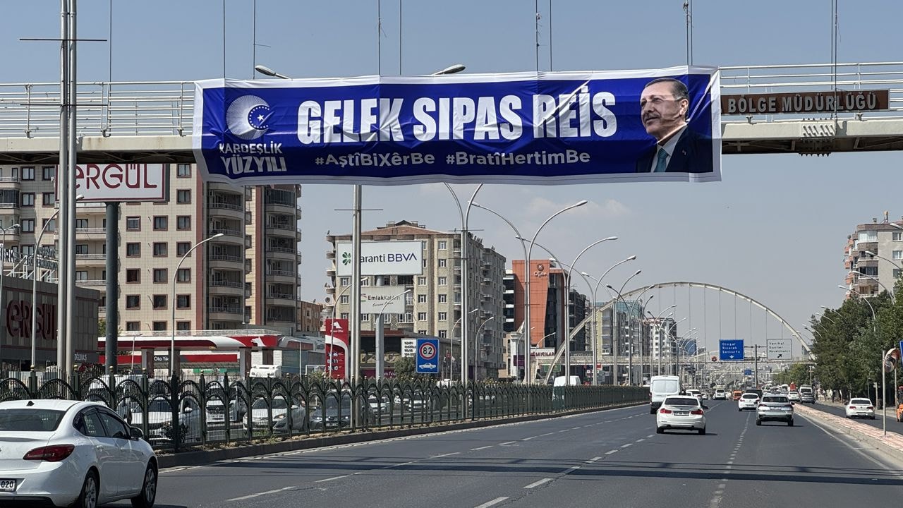 Diyarbakır'da Erdoğan İçin Kürtçe Pankart: Yeni Dönemin Mesajı