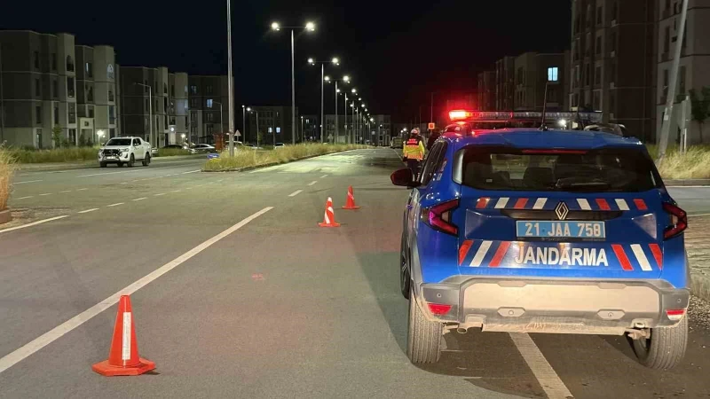 Diyarbakır'da halk otobüsü ile otomobil çarpıştı: 2 ölü, 5 yaralı