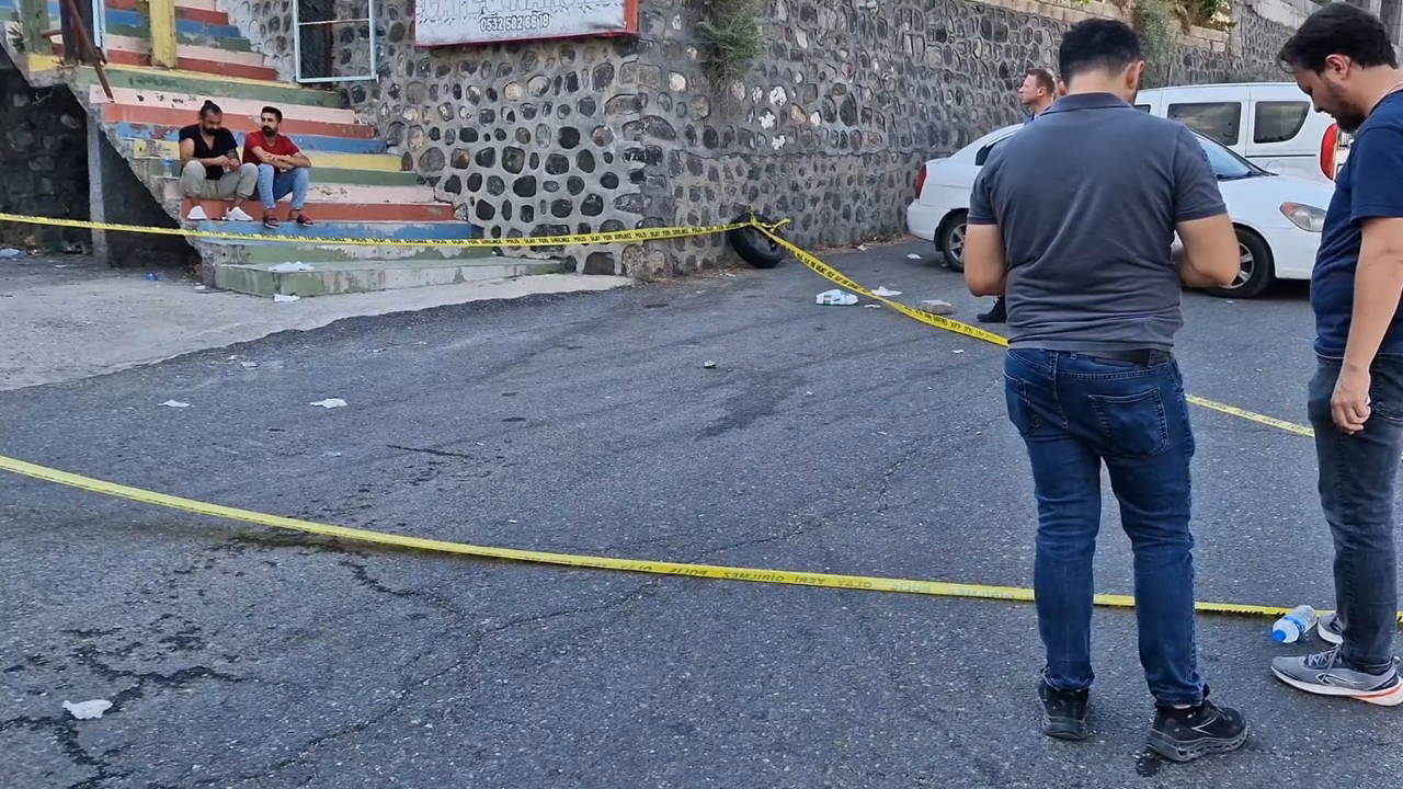 Diyarbakır'da husumet cinayeti: Aracının önü kesilip vuruldu