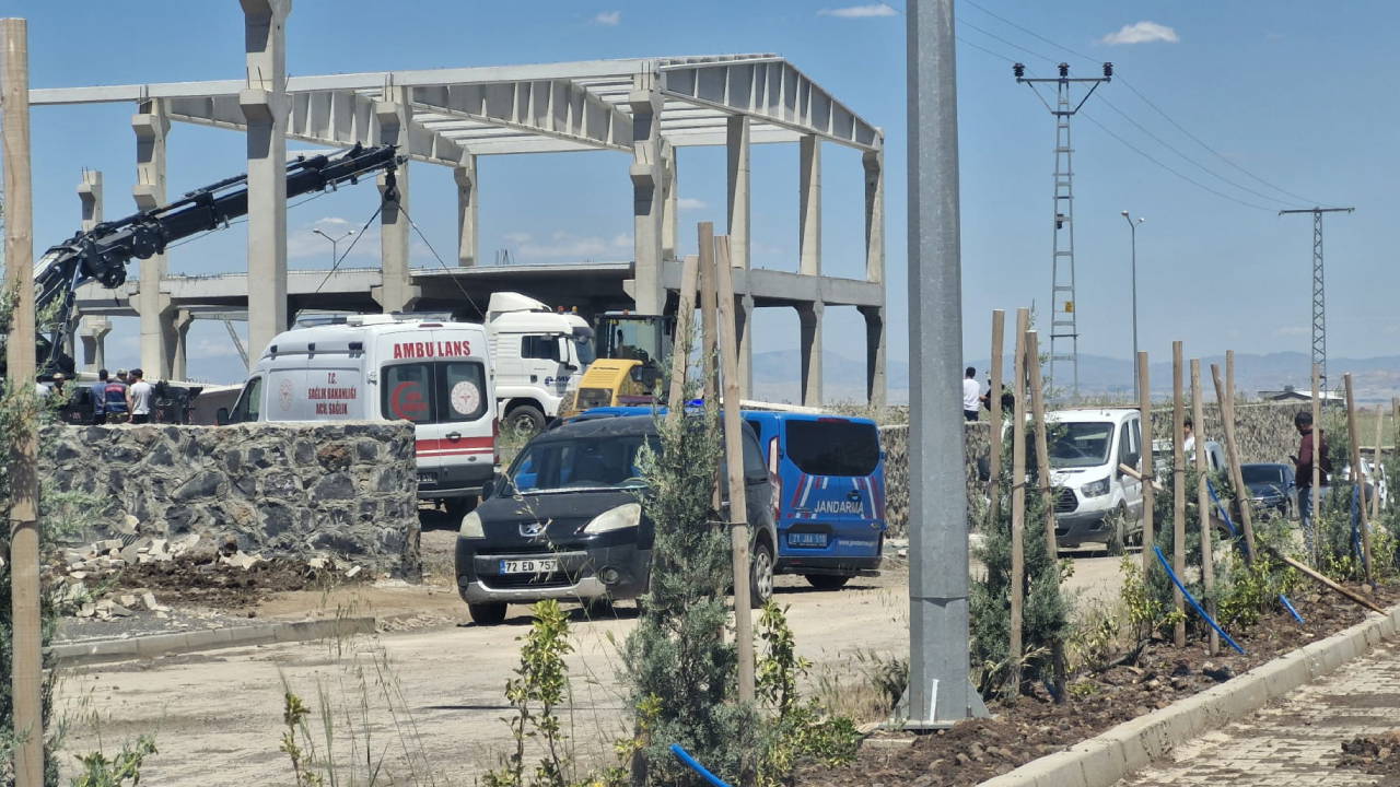 Diyarbakır'da iş cinayeti: Beton blok altında kalan işçi hayatını kaybetti