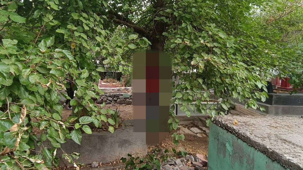 Diyarbakır Mezarlıkta Ağaca Asılı Ölü Bulundu