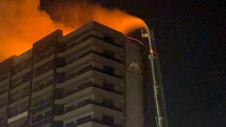 Diyarbakır'da Plazada Yangın Panik Yarattı