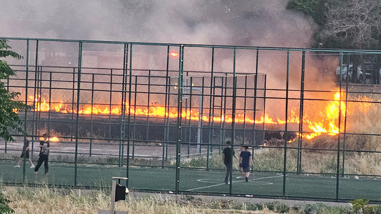 Diyarbakır'da Yangın Var, Çocuklar Oyuna Devam Ediyor