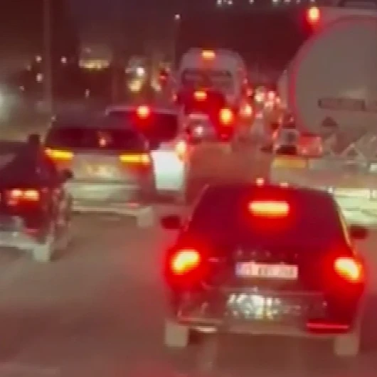 Diyarbakır'da itfaiyeye yol vermeyen sürücü kamerada