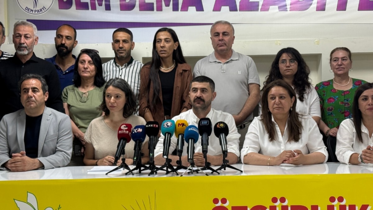 Diyarbakır'da Öcalan'a özgürlük mitingi iki kez ertelendi