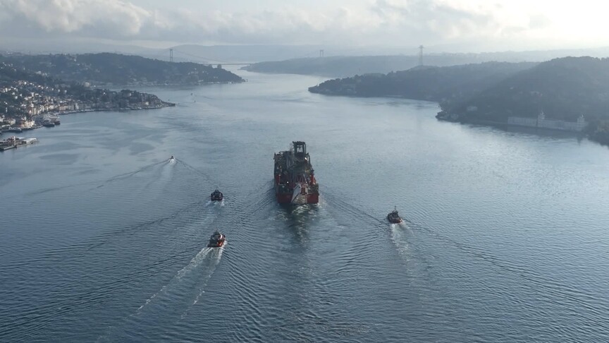 Doğal gaz boru hattı platformu JSD6000 İstanbul Boğazı'ndan geçiyor