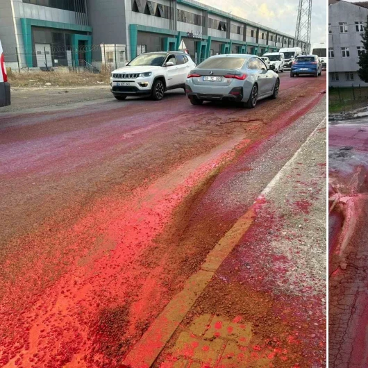 Dökülen boya yolu kırmızıya boyadı