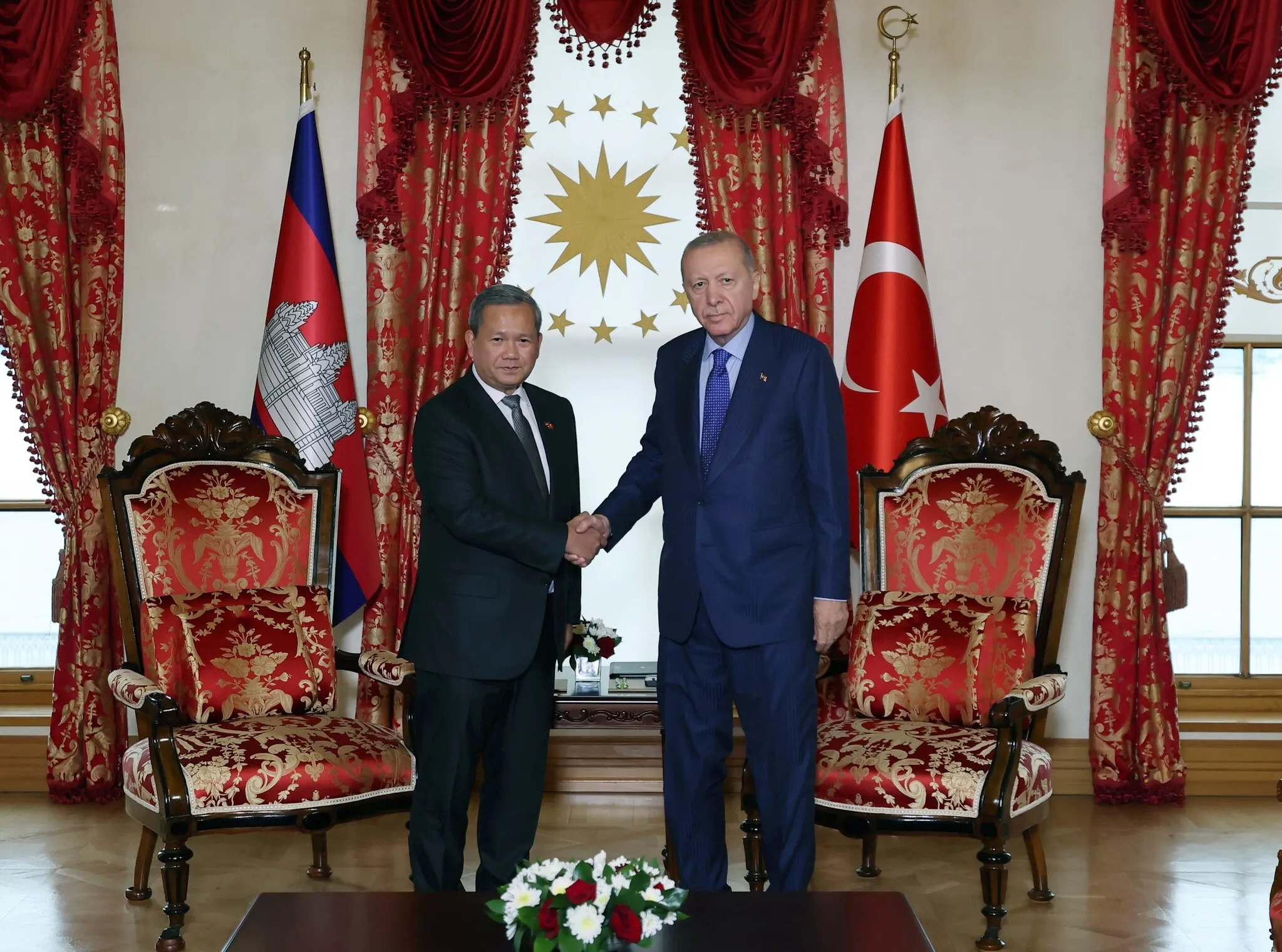 Dolmabahçe'de Türkiye-Kamboçya zirvesi: Erdoğan, Hun Manet'i ağırladı