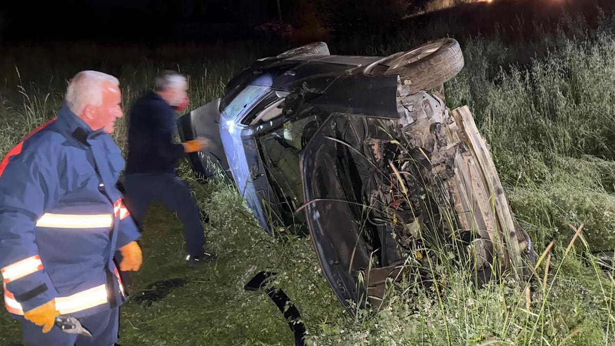 Domuza Çarpan Otomobil Şarampolden Yuvarlandı: 5 Yaralı