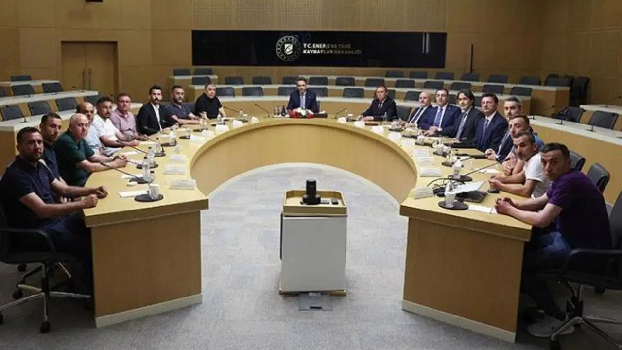 Doruk Madencilik işçilerinin maaş yürüyüşünde Bakan Bayraktar ile görüşme
