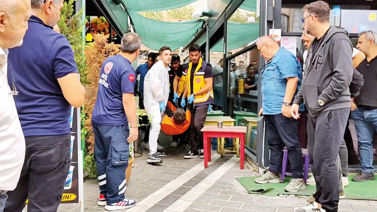 Döviz bürosunda silahlı kavga: 2 ölü, 2 yaralı