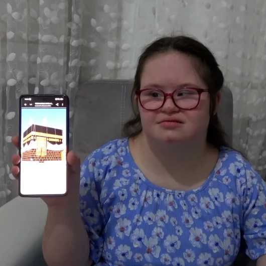 Down sendromlu Hüma'nın Kabe rüyası umre hayaline dönüştü