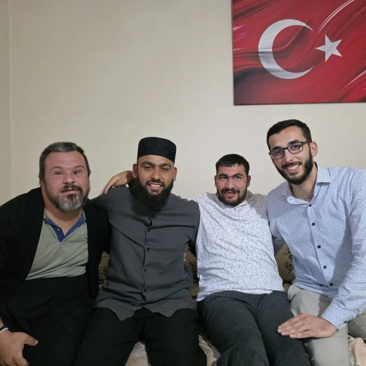 Down Sendromlu Savaş'ın Ezan Sevgisi Celal Katatüre'yi Feke'ye Taşıdı
