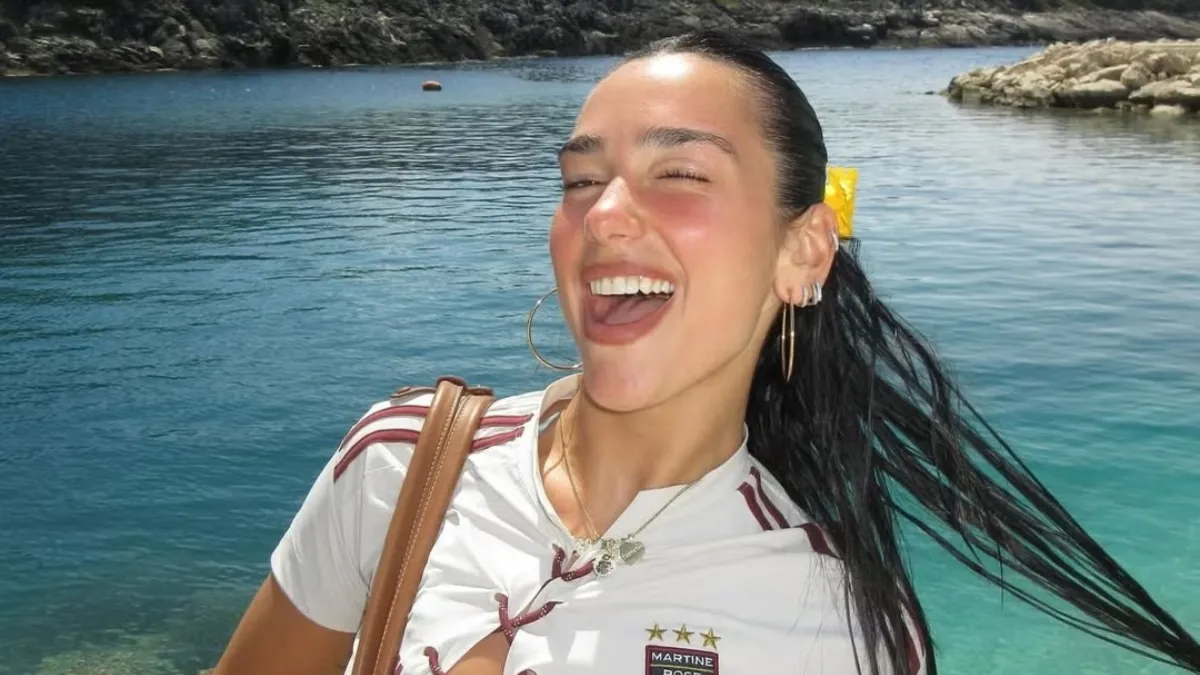 Dua Lipa'nın karın kası sırrı: Evde uyguladığı spor rutini