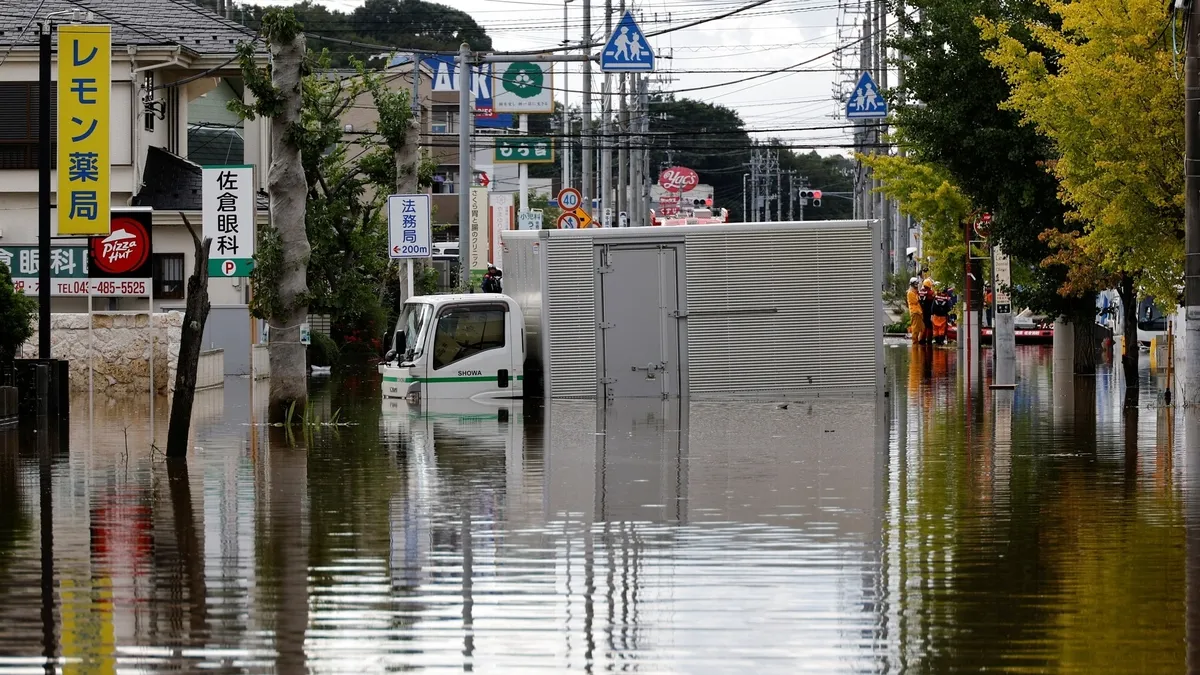 Dujuan Tayfunu Tokyo'yu Vurdu: 11 Ölü, Binlerce Ev Karanlıkta