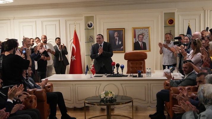 Dündar Ziya Gültekin'in 'Kucaklaşma' Videosu Tepki Çekti