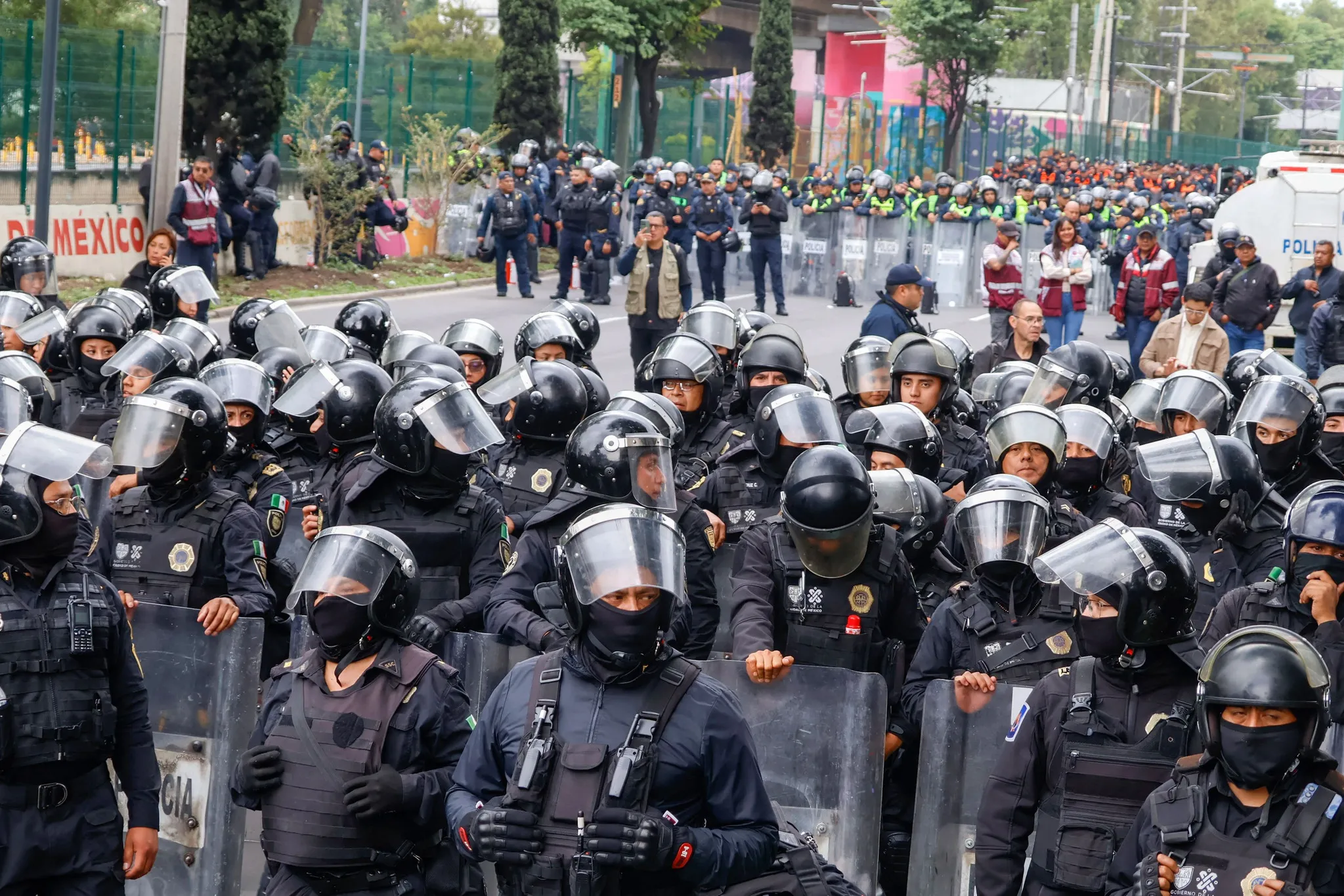 Dünya Kupası öncesi Meksika’da ortalık karıştı: Öğretmenler ve polis karşı karşıya
