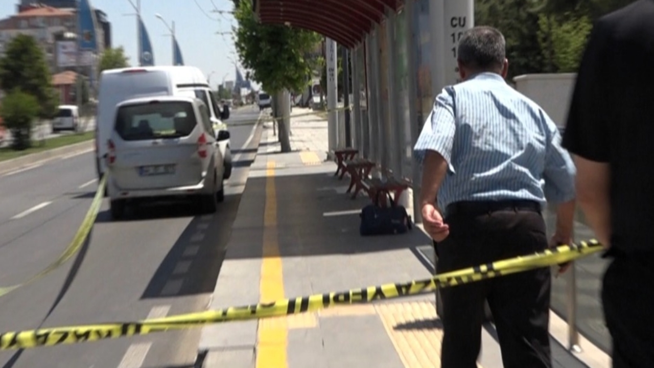 Durakta unutulan çanta paniği: Sahibi son anda geldi