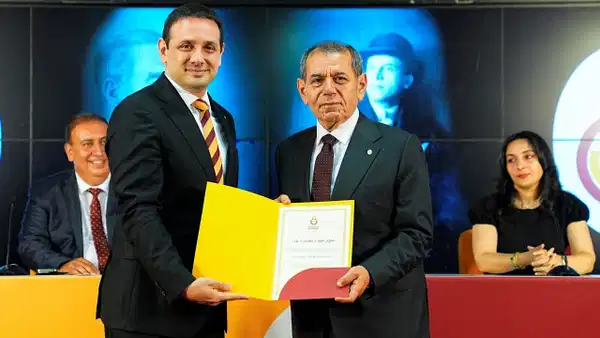 Dursun Özbek mazbatasını aldı: 'Başarıyı daha da yukarıya çekmek için