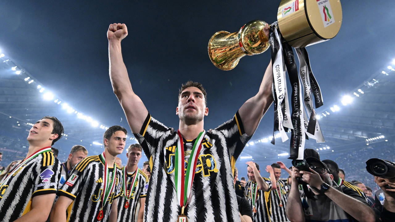 Dusan Vlahovic Beşiktaş'ta: Sırp Golcü Siyah-Beyazlı Oldu