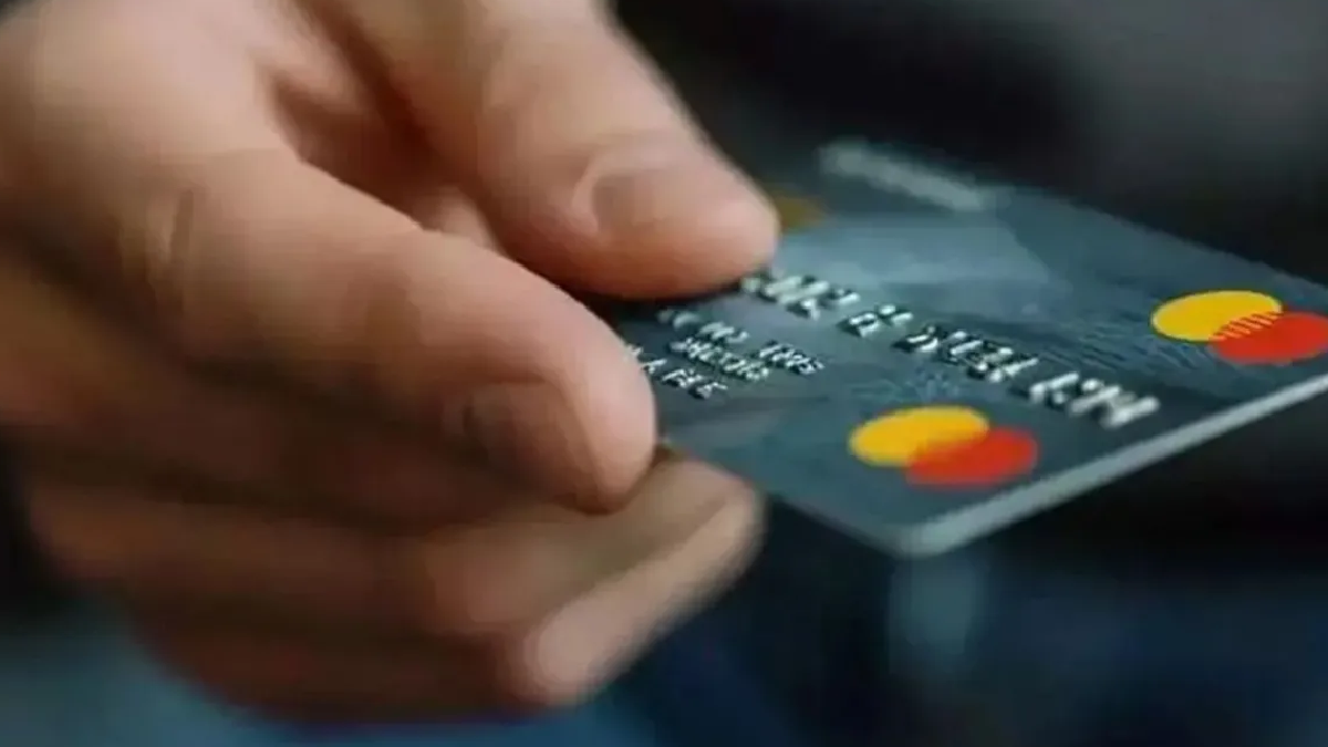 Düşük Limitli Kredi Kartı Kullananlar Dikkat: Kredi Notunuz Tehlikede