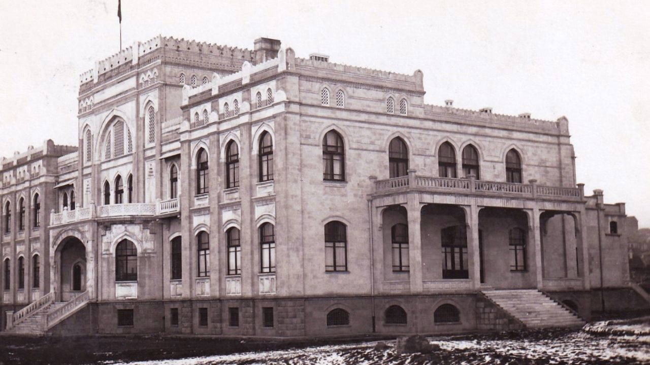 Duvarlara Kazınan Cumhuriyet: Türk Ocağı Binası Tarihe Tanıklık Ediyor